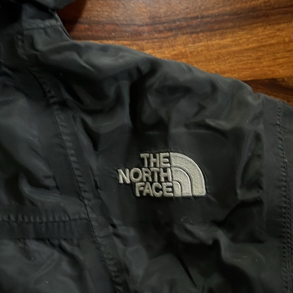 North face winter jacket - Picture 3 of 9